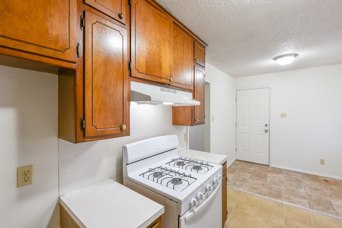 700 S Roland Rd #1 - Photo 4 of 11