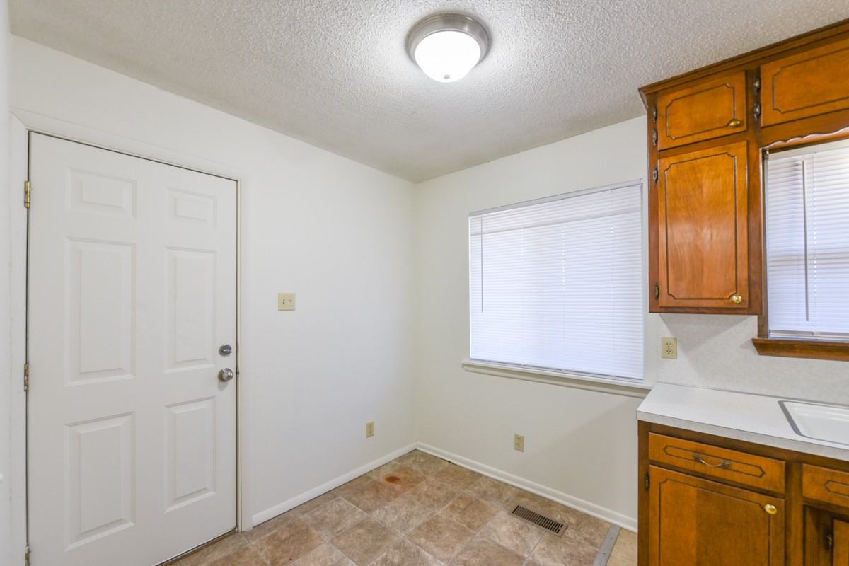 700 S Roland Rd #1 - Photo 5 of 11