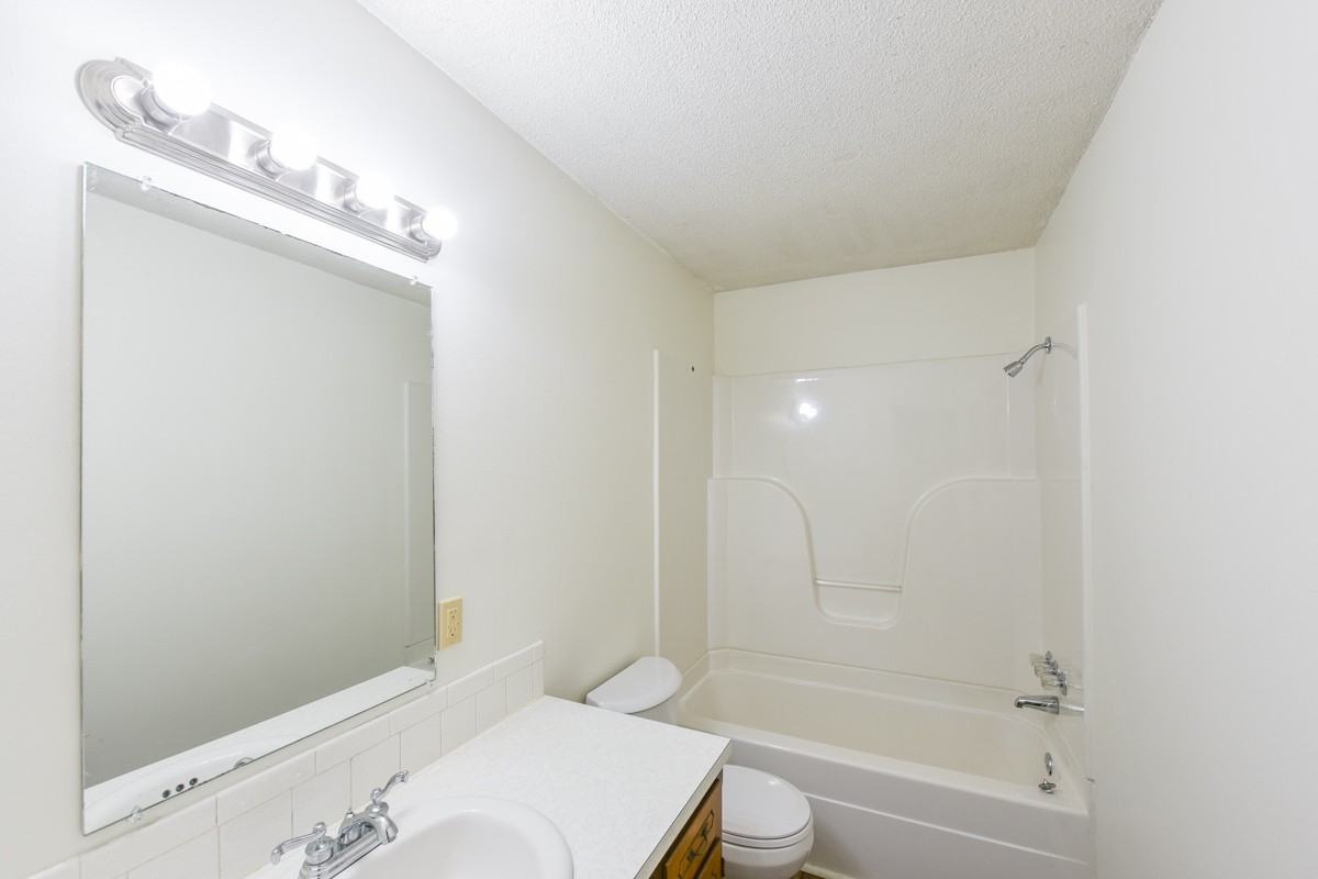 700 S Roland Rd #1 - Photo 7 of 11