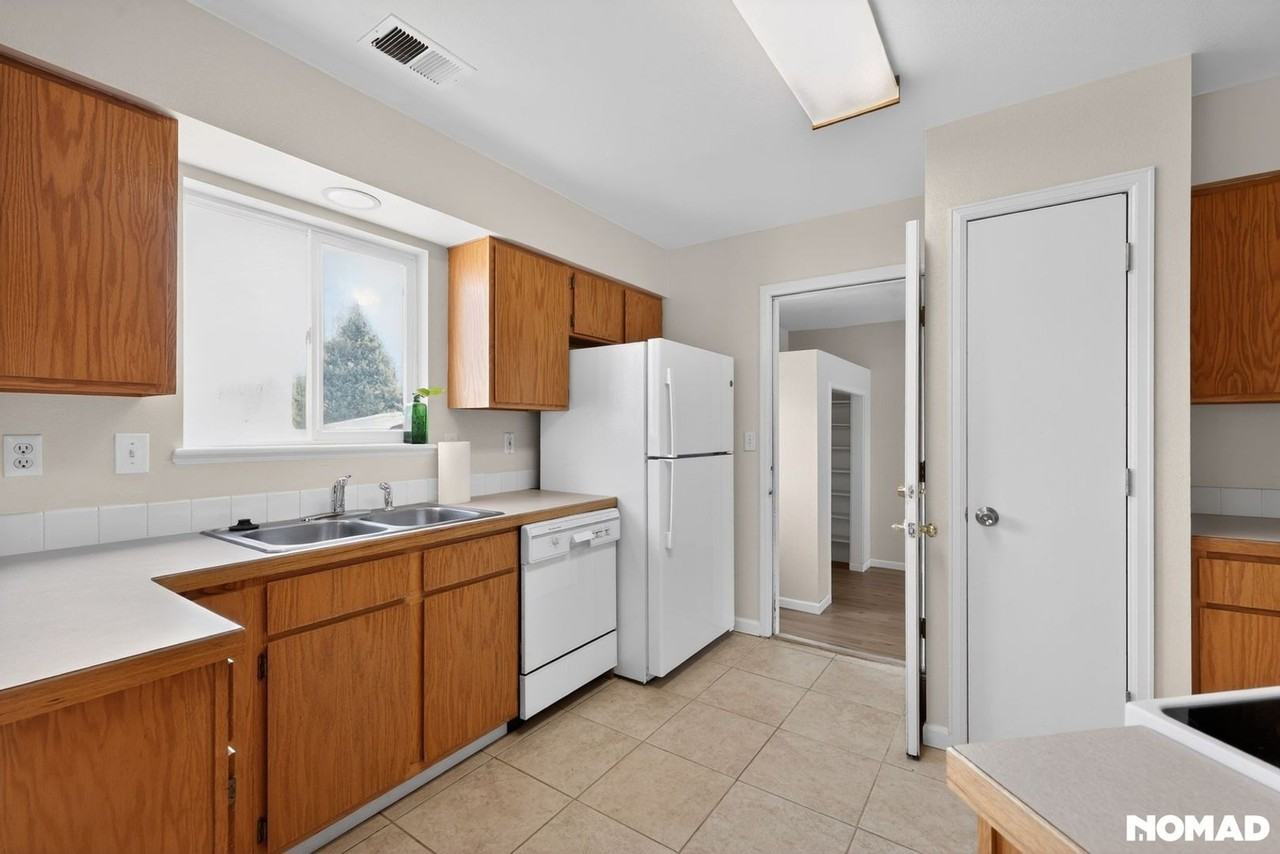 4448 Lake Mead Dr - Photo 6 of 18