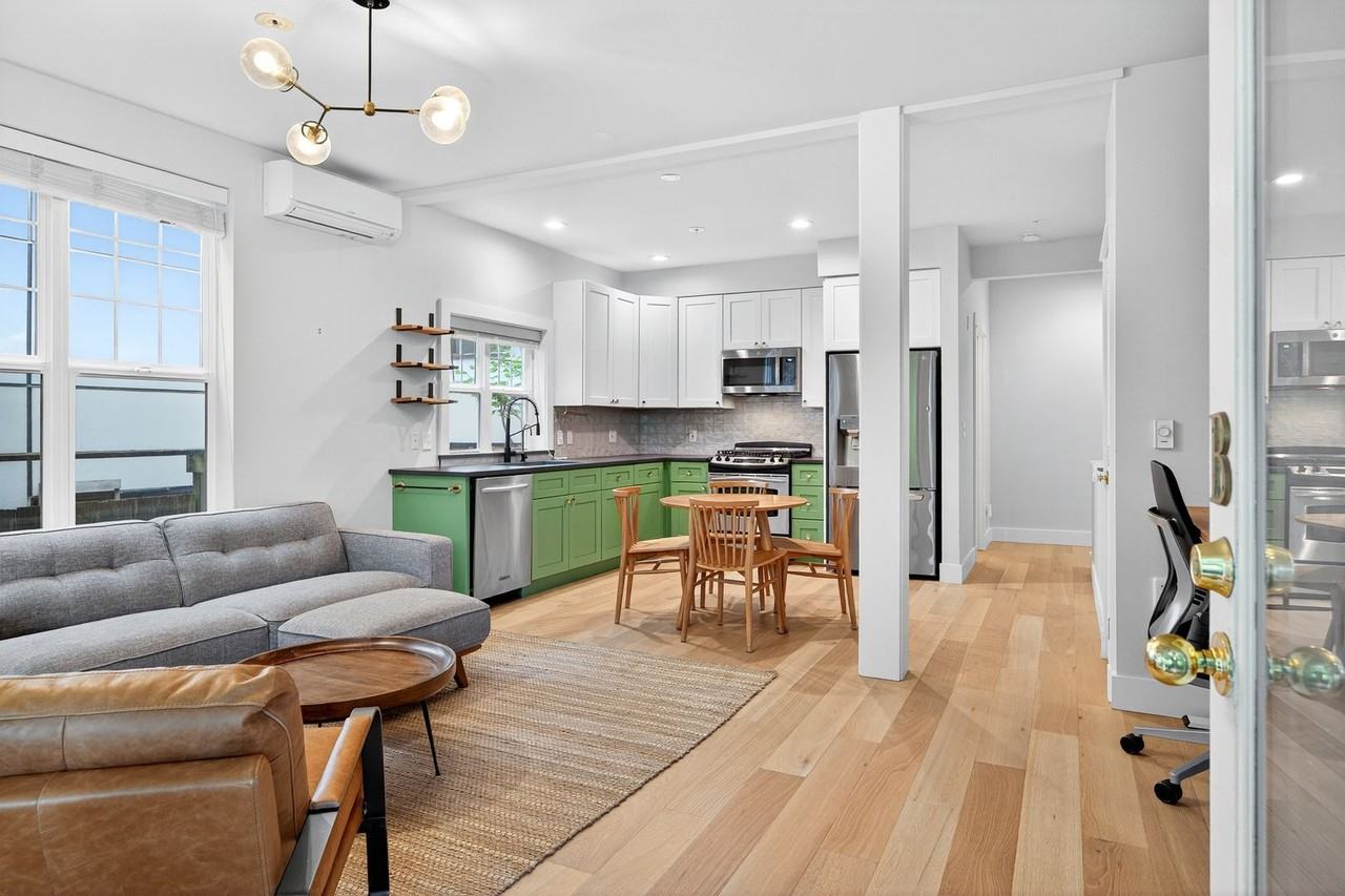 414 Malden Ave E - Photo 5 of 30