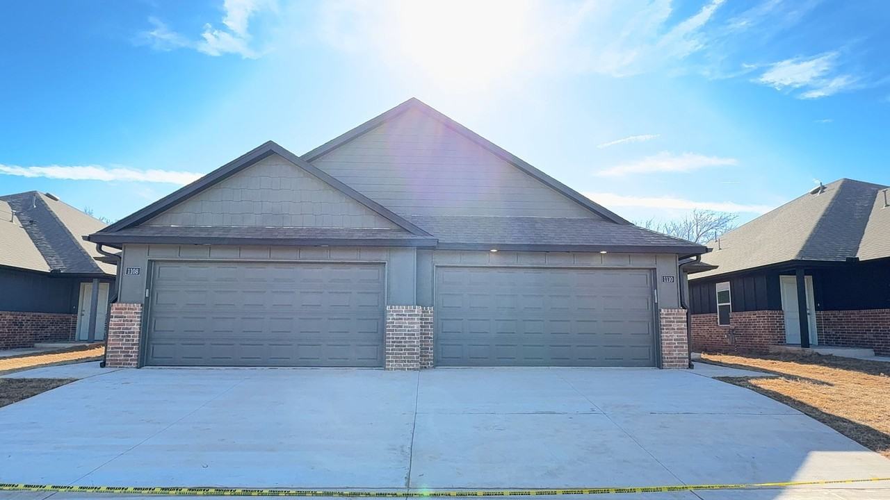 1108 Nw 113th St - Photo 2 of 20