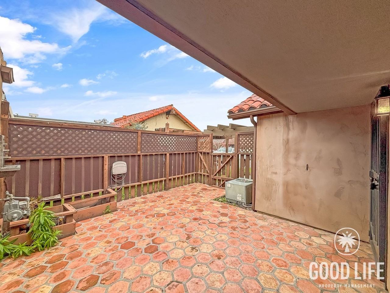 2552 Granada Cir - Photo 3 of 24