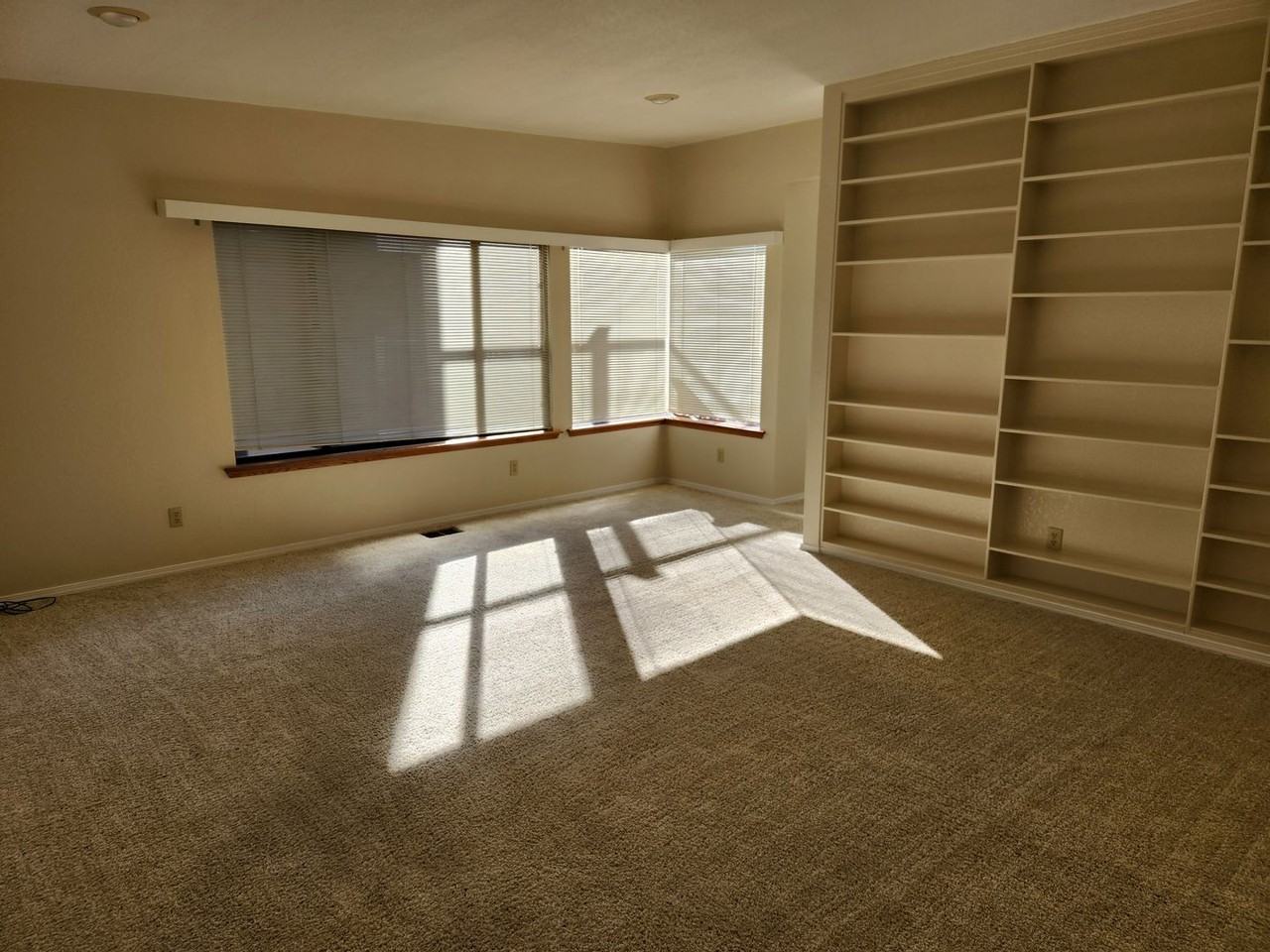 2985 Juniper Ave - Photo 7 of 26