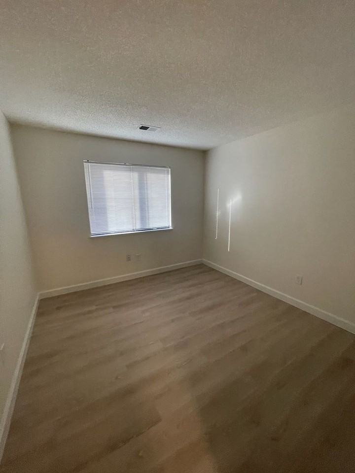 193 Nautilus Dr - Photo 7 of 9