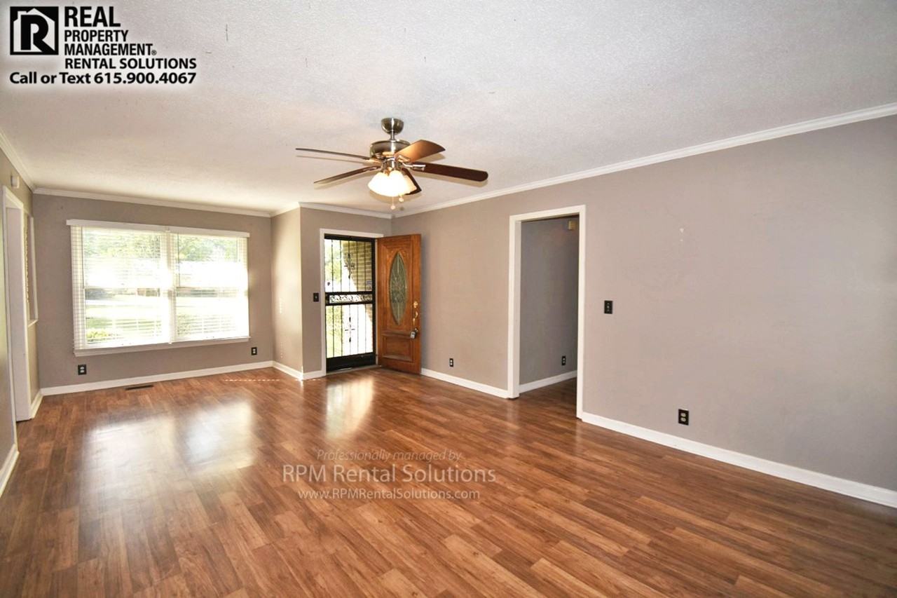 446 Regency Ct - Photo 4 of 21