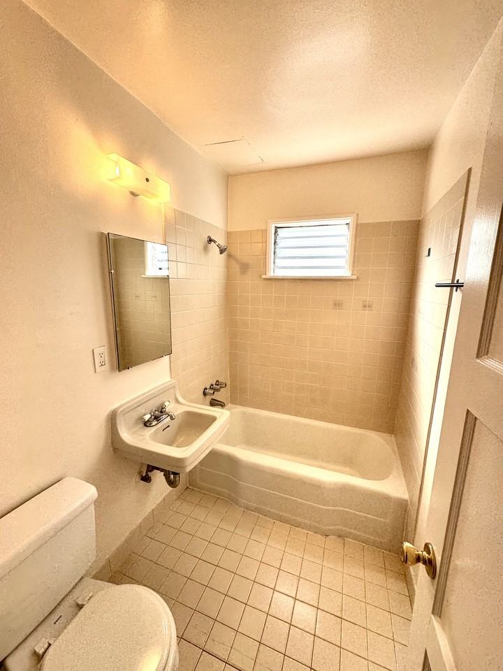 1037 Ocean Park Blvd #B - Photo 7 of 7