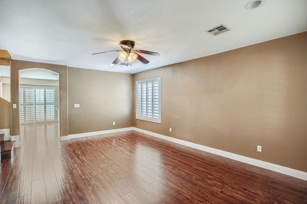 591 Fox Chase St - Photo 4 of 14