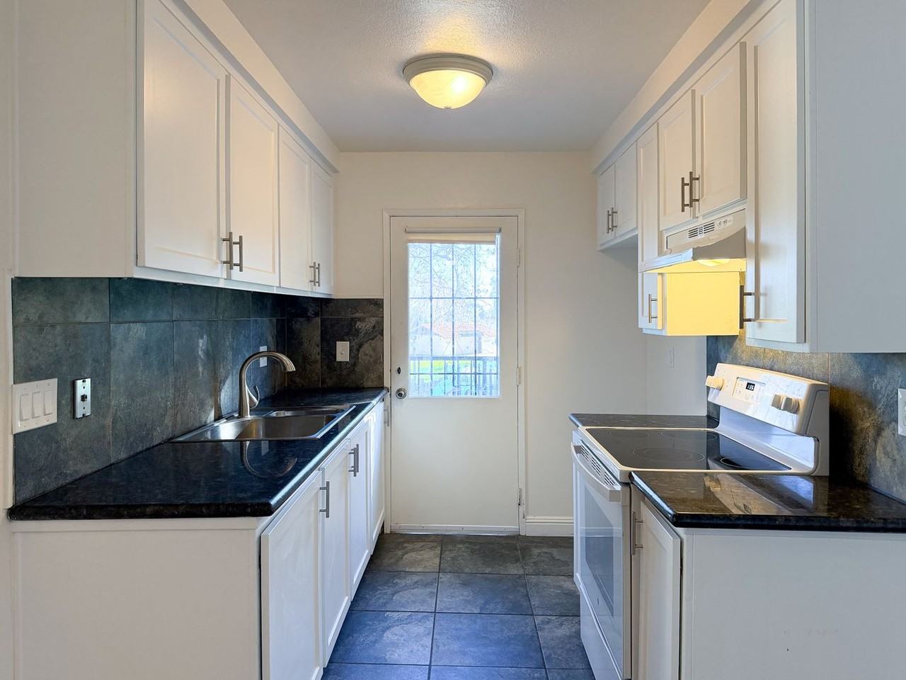 5252 Shenandoah St - Photo 6 of 25