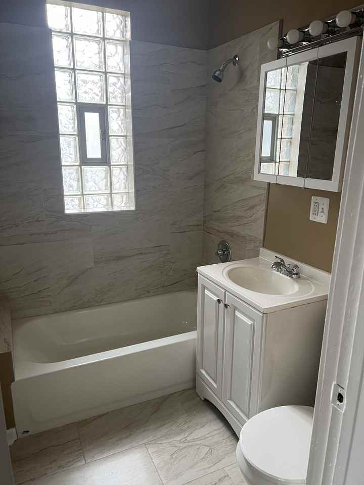 4334 S Langley Ave #2 - Photo 7 of 8