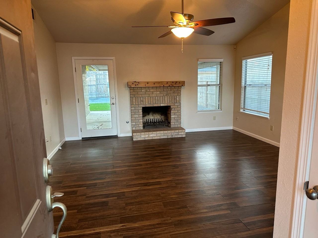 1622 S Peppertree Ct - Photo 4 of 34