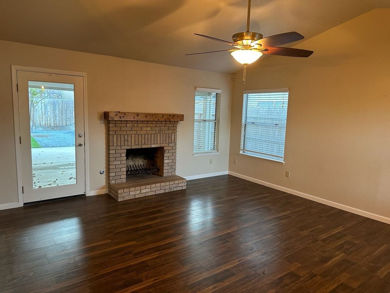 1622 S Peppertree Ct - Photo 5 of 34