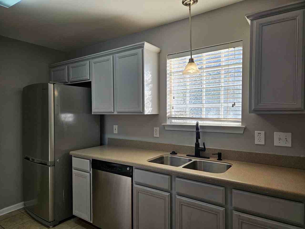 700 Silverbell Ct - Photo 5 of 17