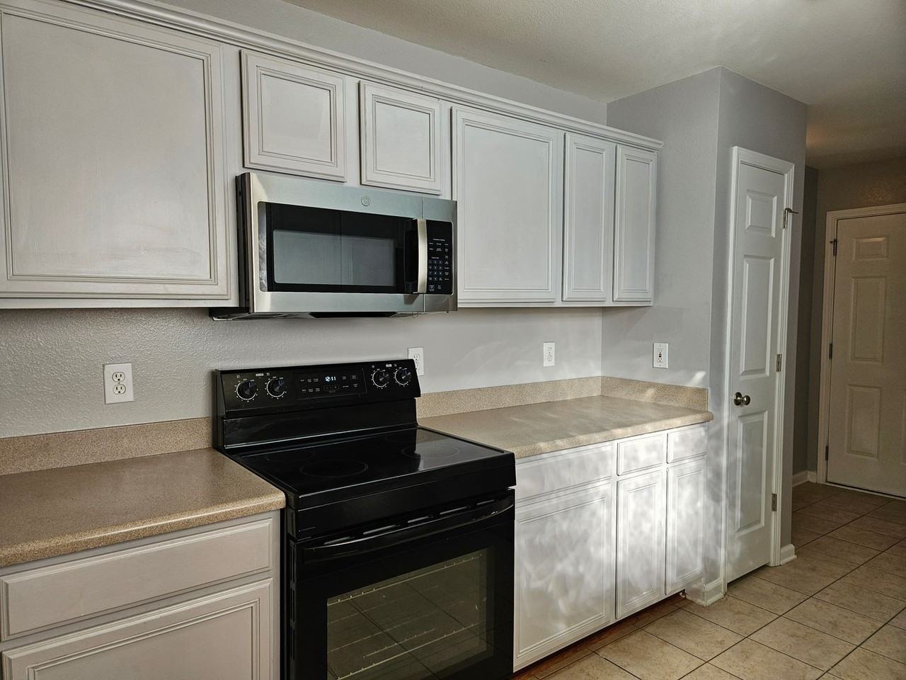 700 Silverbell Ct - Photo 6 of 17