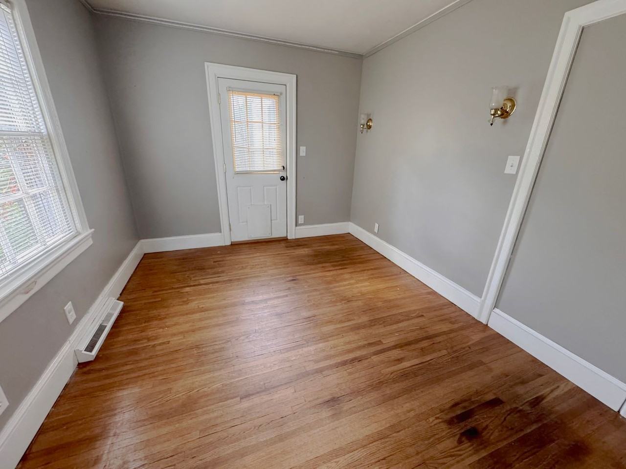 229 Alpine Dr - Photo 3 of 10