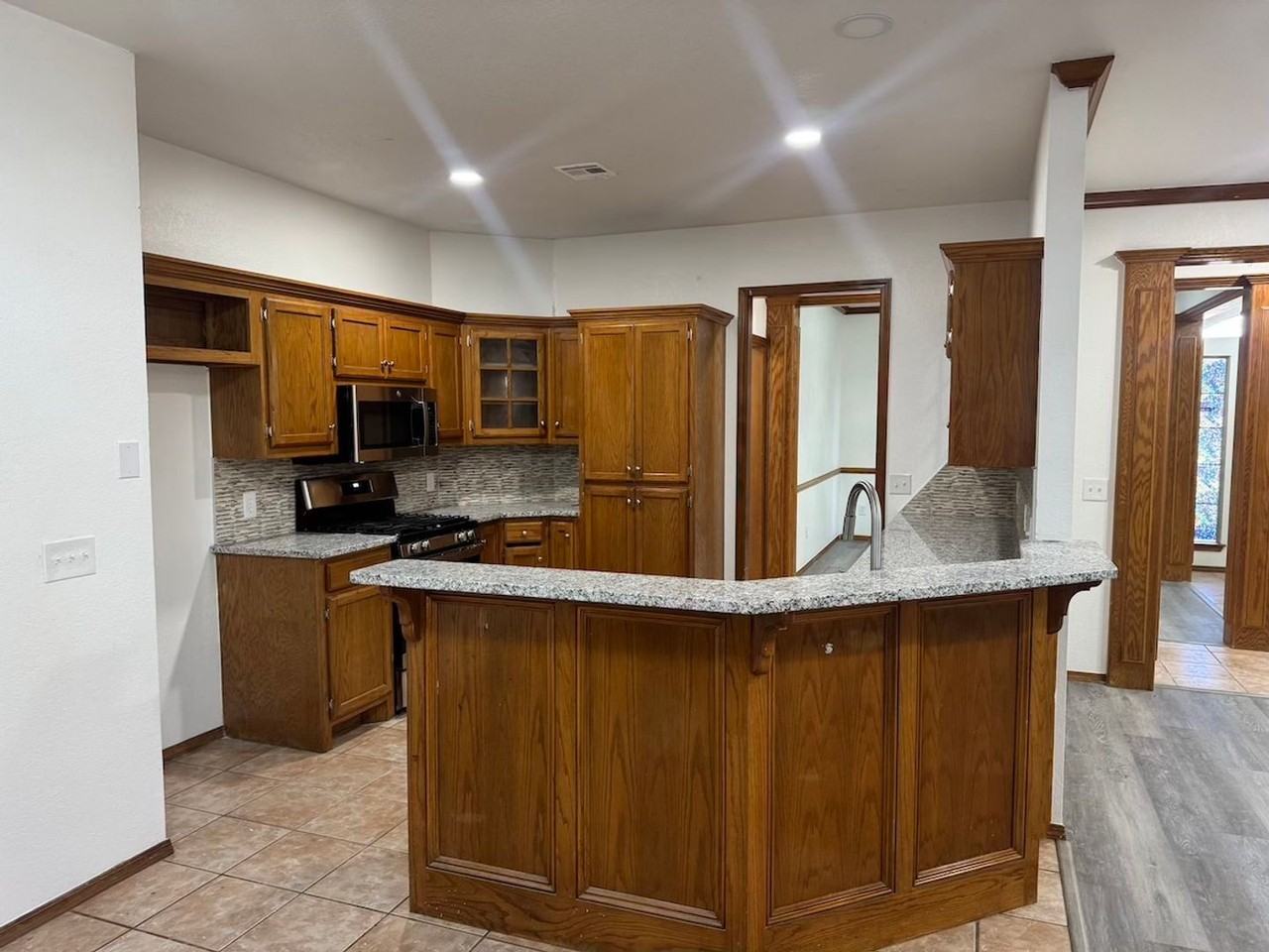 2100 Ne 12th St - Photo 2 of 20