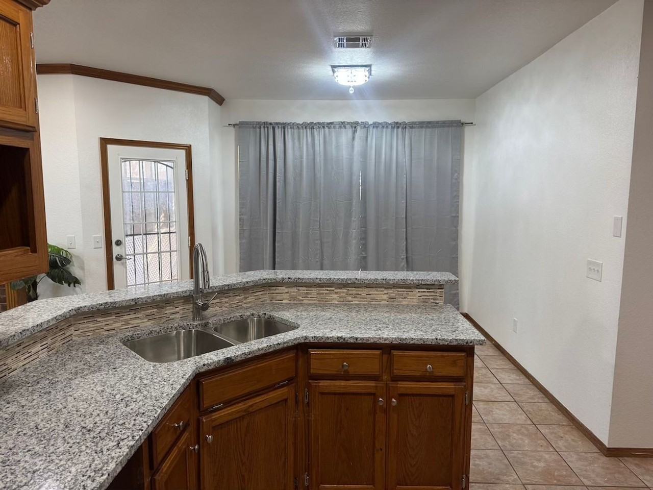 2100 Ne 12th St - Photo 3 of 20