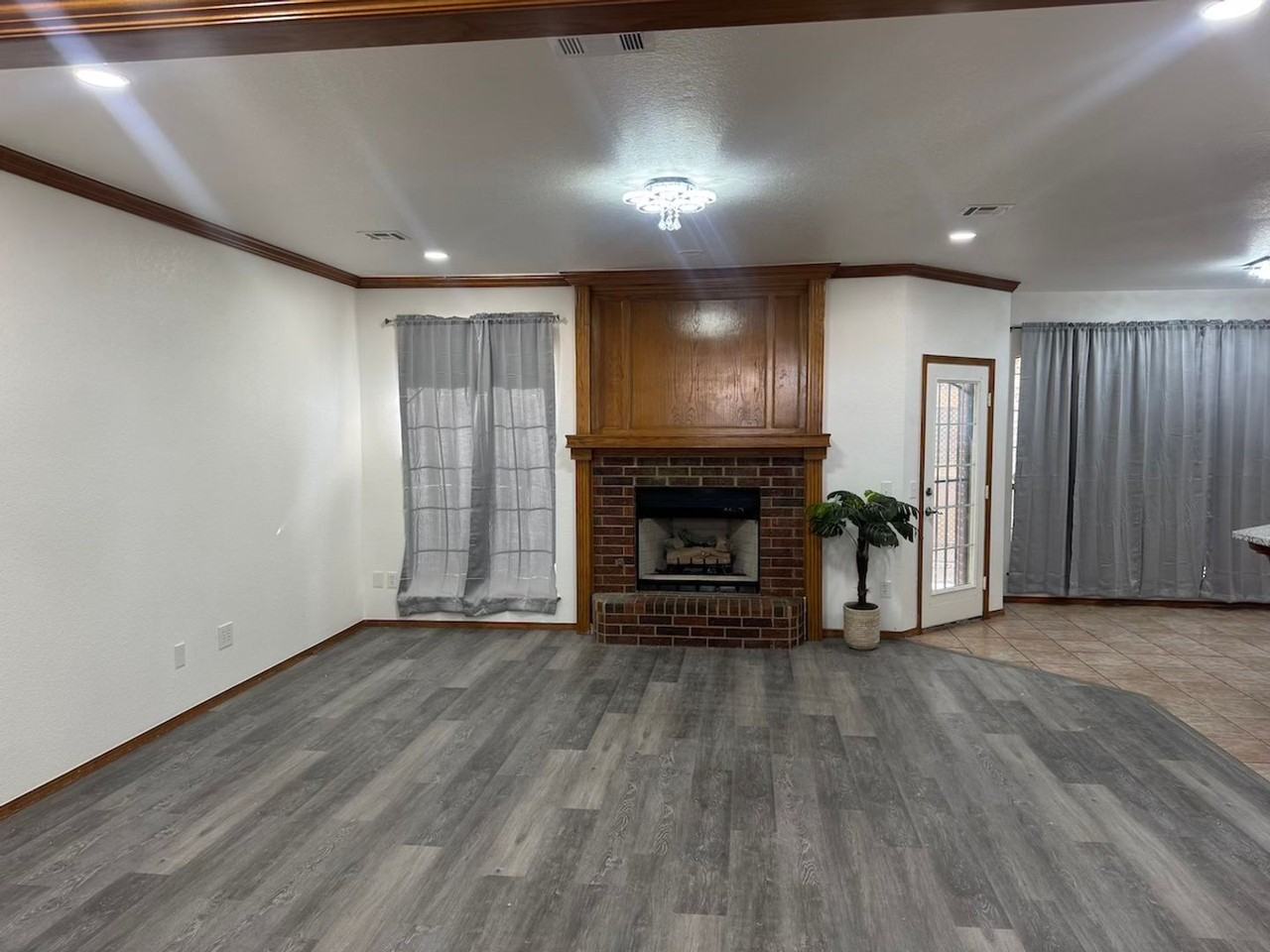 2100 Ne 12th St - Photo 4 of 20