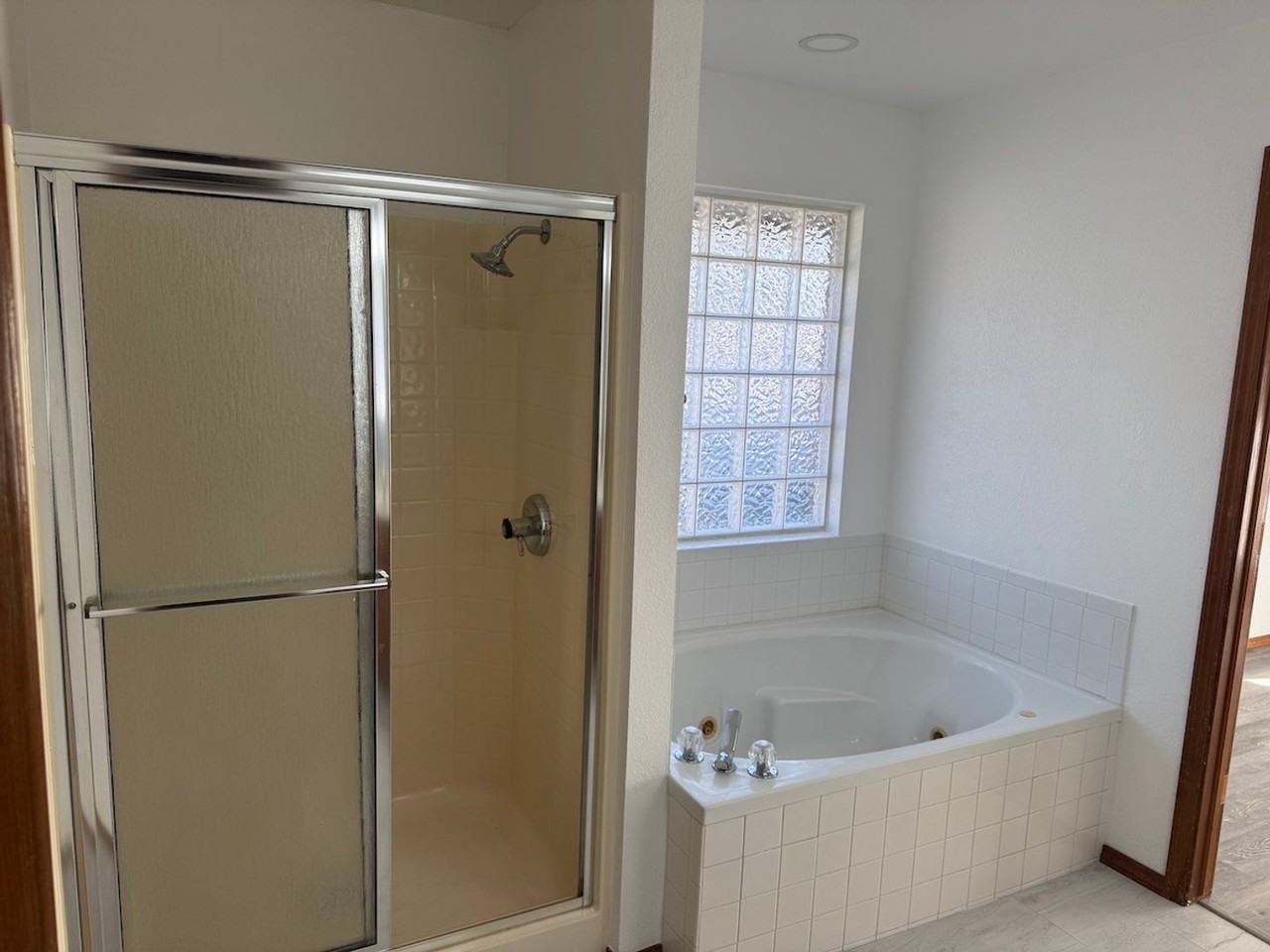 2100 Ne 12th St - Photo 7 of 20