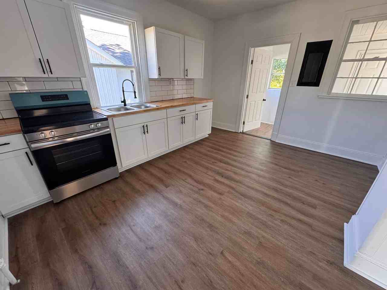 319 Kemper Rd - Photo 4 of 12