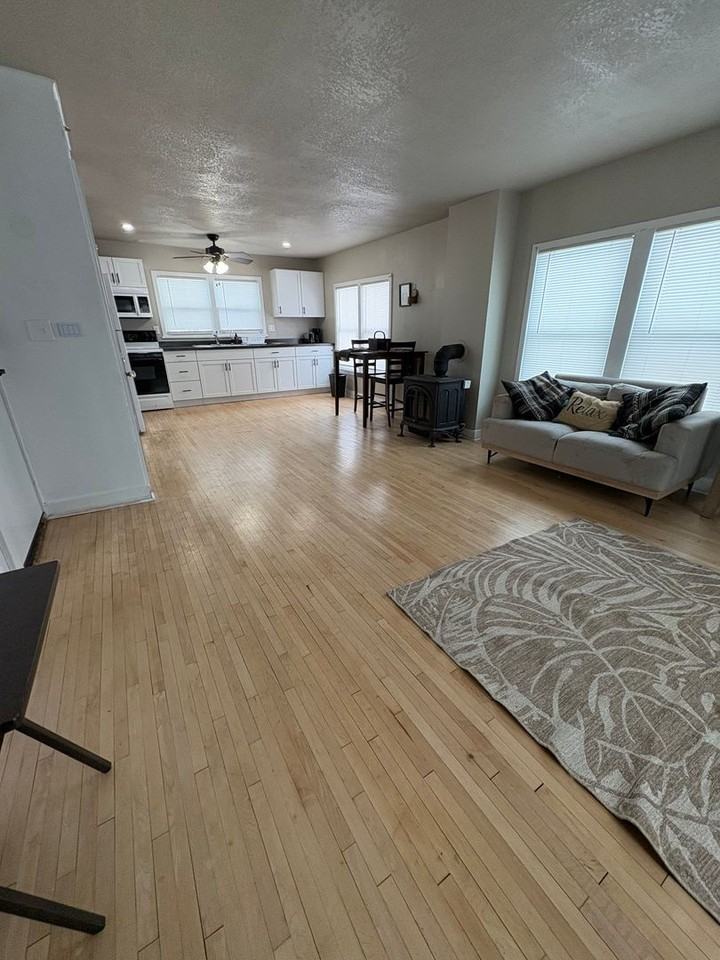 301 Kilbourn Ave - Photo 2 of 12