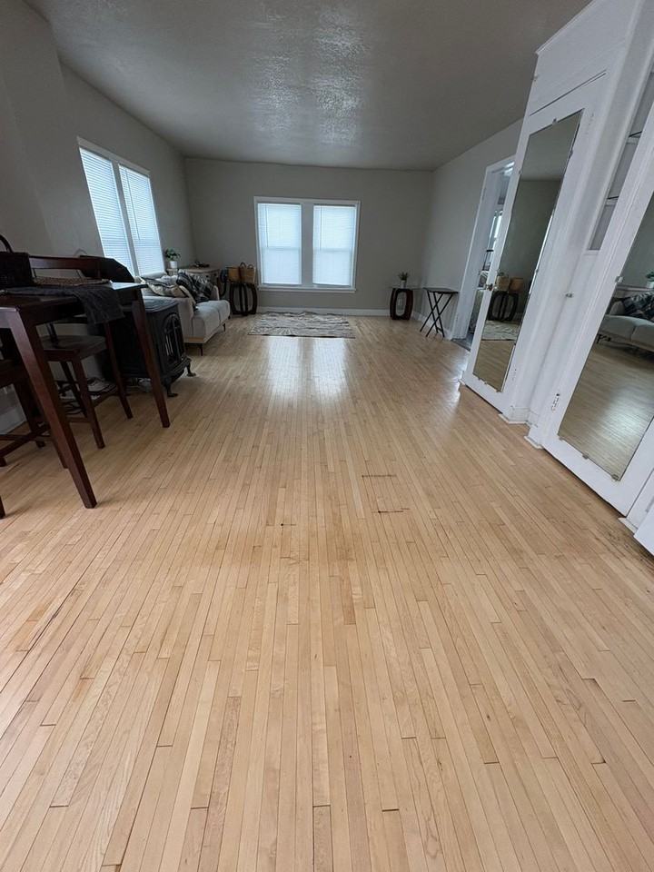 301 Kilbourn Ave - Photo 3 of 12