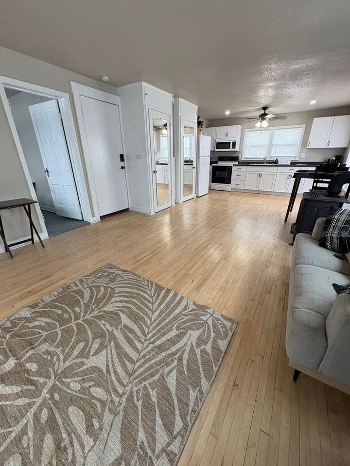 301 Kilbourn Ave - Photo 4 of 12