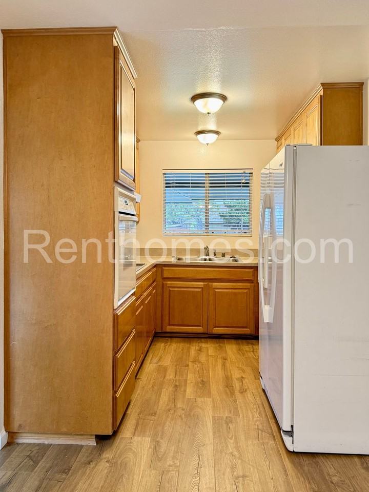 5511 Chandler Dr - Photo 4 of 23