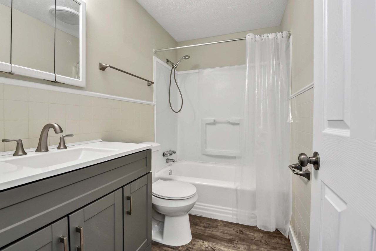 17105 Madison Ave - Photo 3 of 15