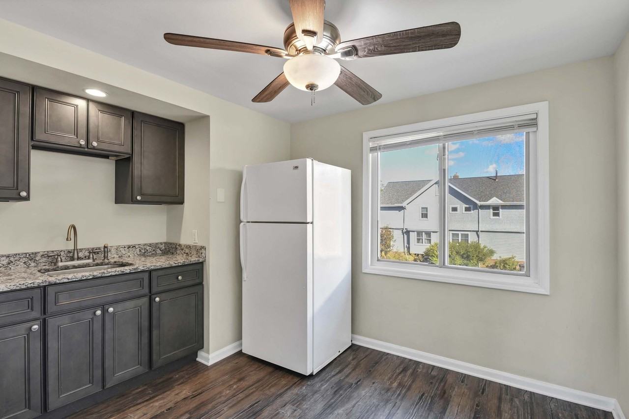 17105 Madison Ave - Photo 4 of 15