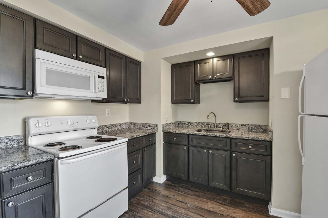 17105 Madison Ave - Photo 5 of 15