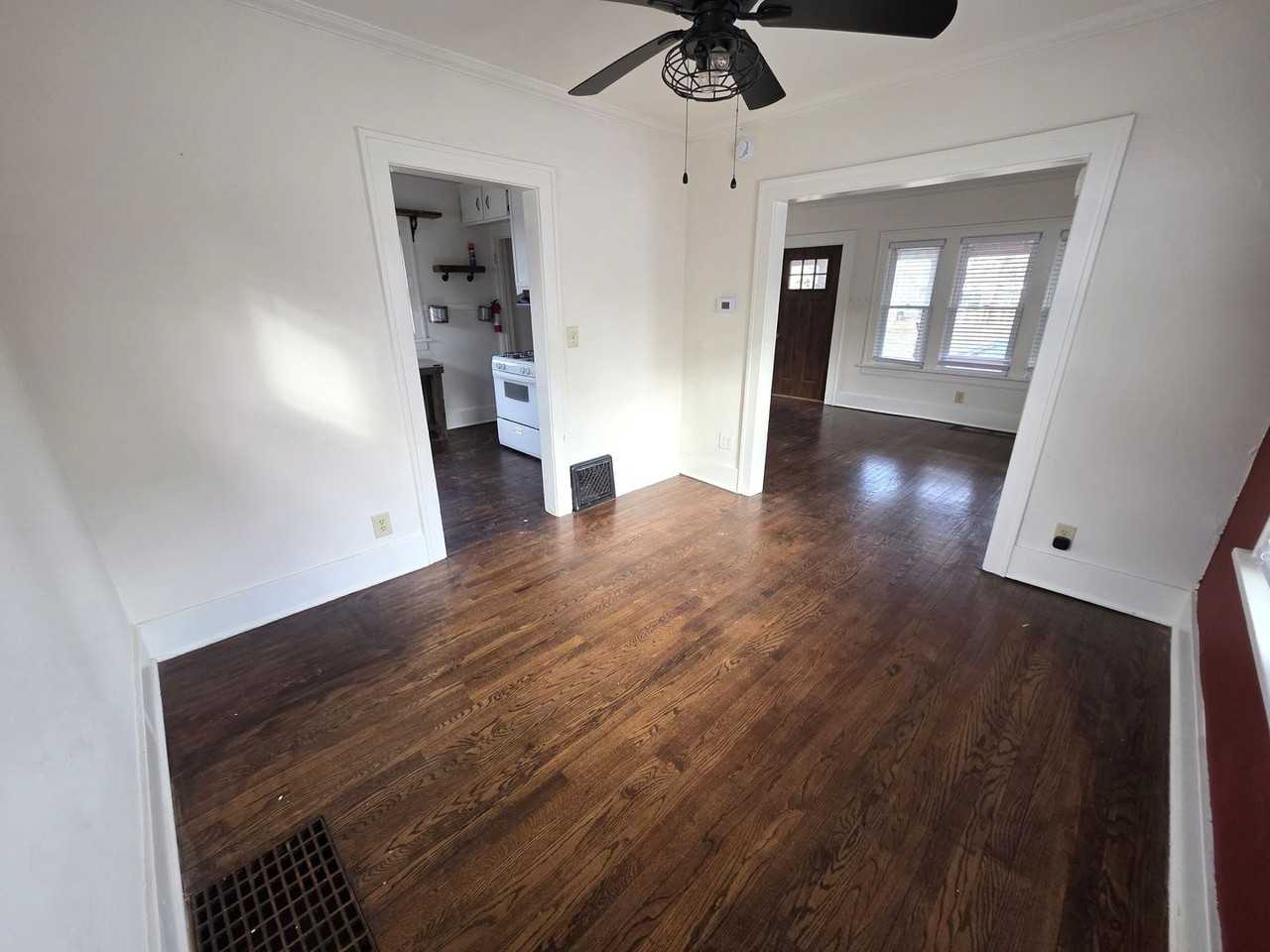 1916 James St - Photo 4 of 10