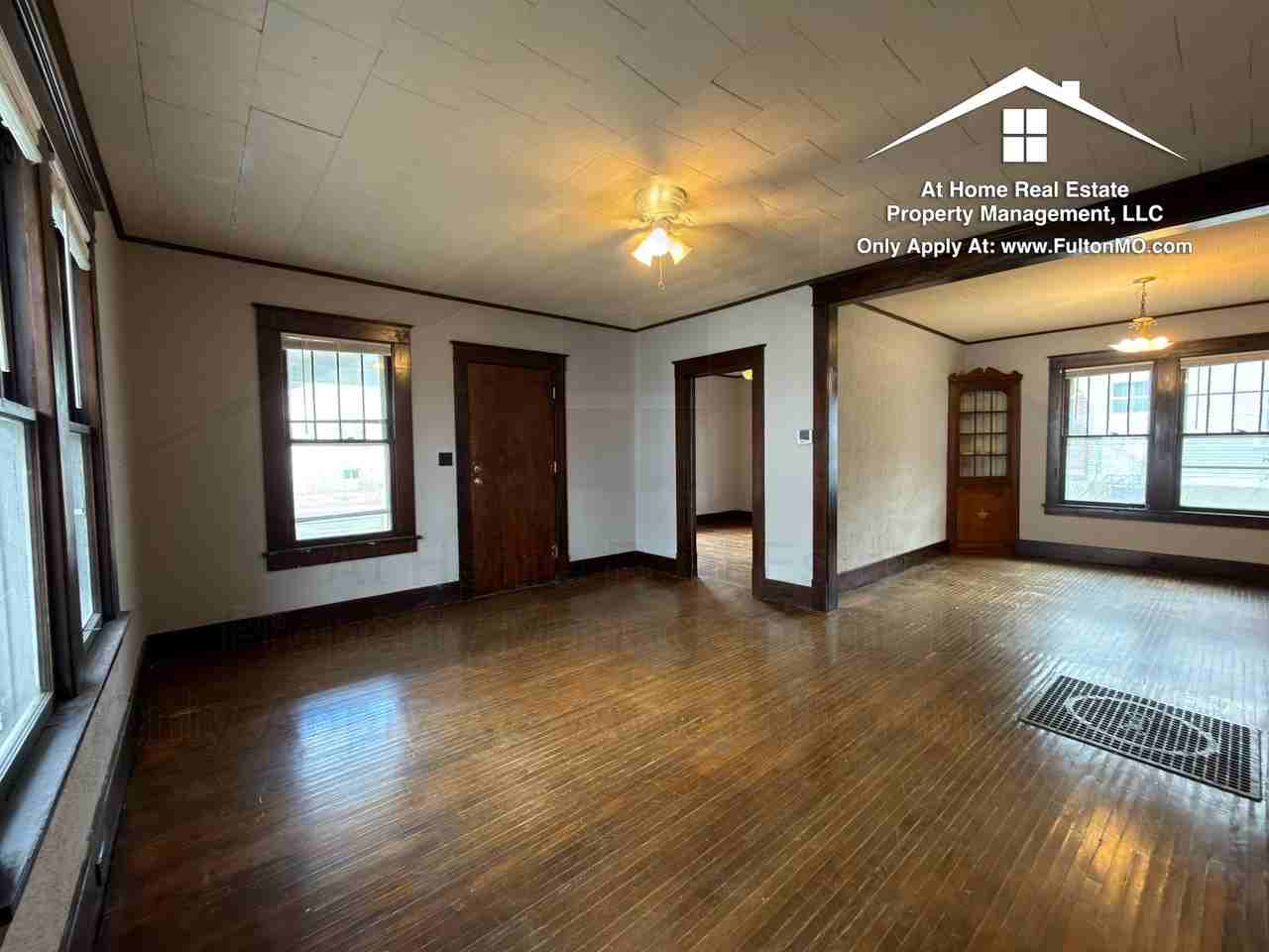 302 W 6th St - Photo 5 of 29