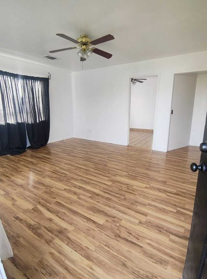 11058 Jones St - Photo 4 of 11