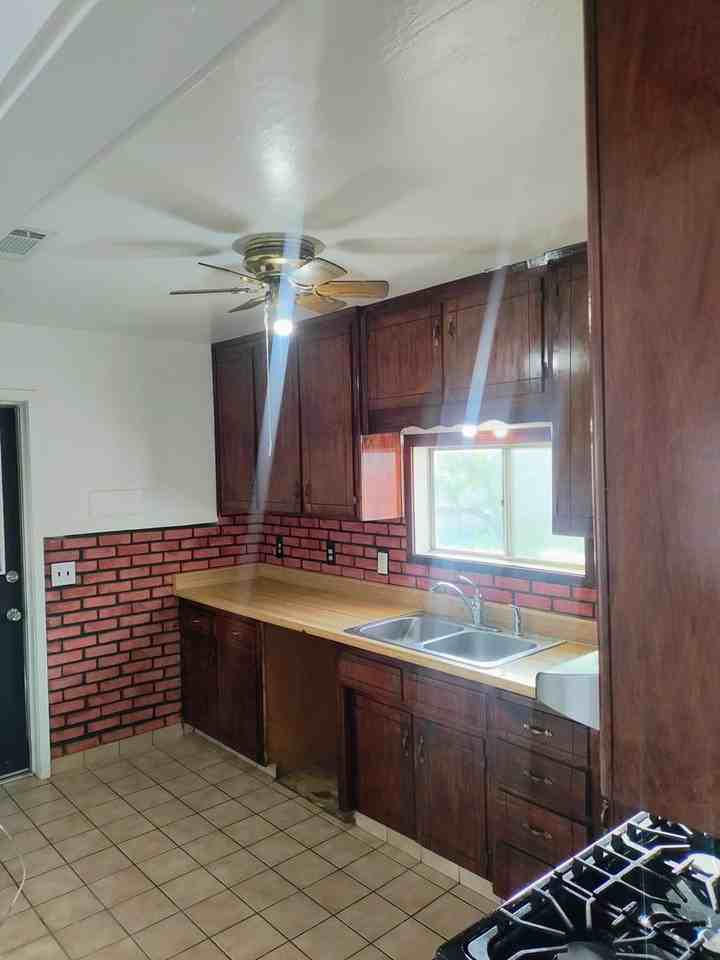 11058 Jones St - Photo 5 of 11