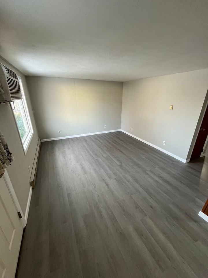 118 Maple Ln - Photo 2 of 10