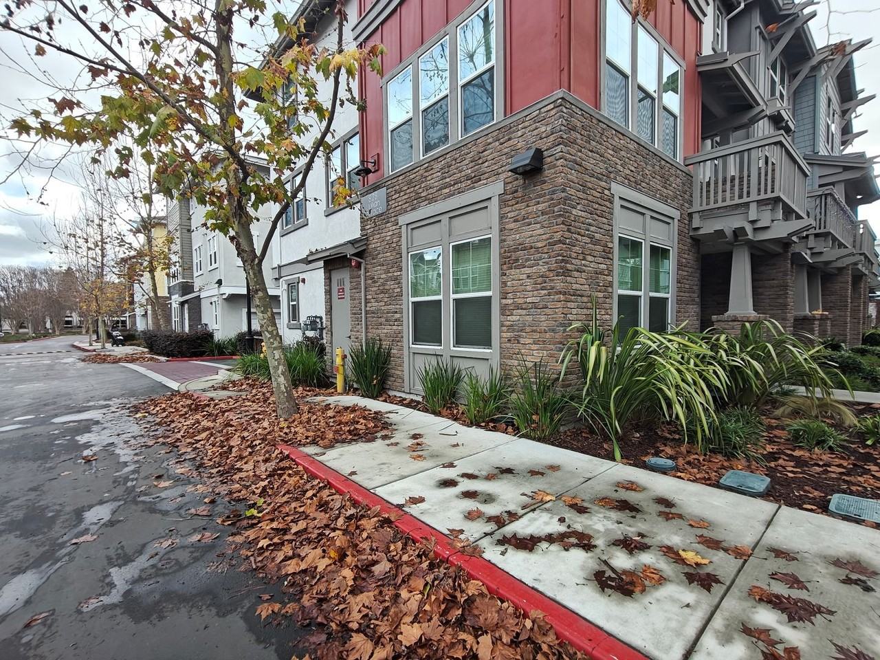 828 Julian Ter - Photo 2 of 2