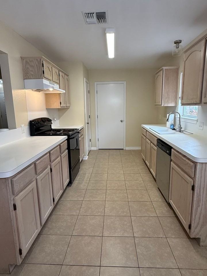 501 Appaloosa Dr - Photo 2 of 15