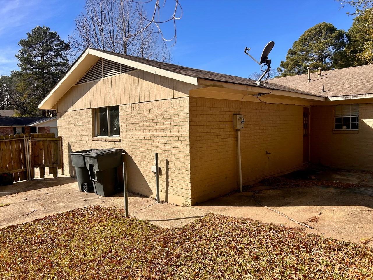 6451 Frondosa Dr - Photo 3 of 10