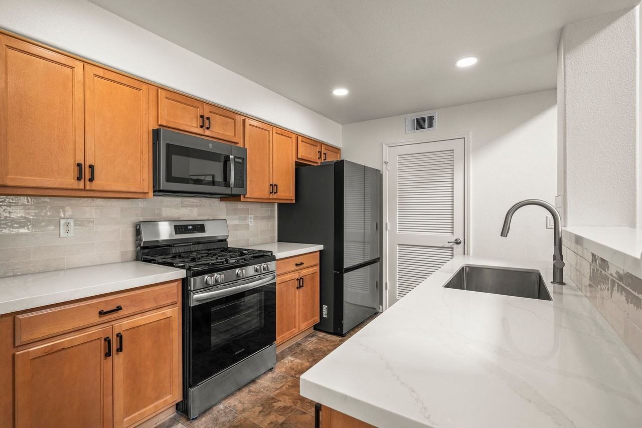 17000 Wedge Pkwy #422 - Photo 2 of 13