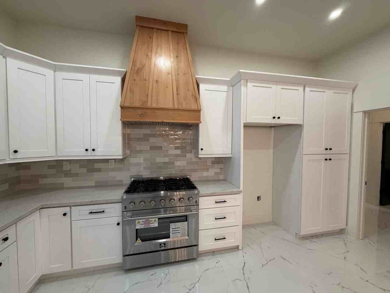 406 Sierra Ave - Photo 2 of 26