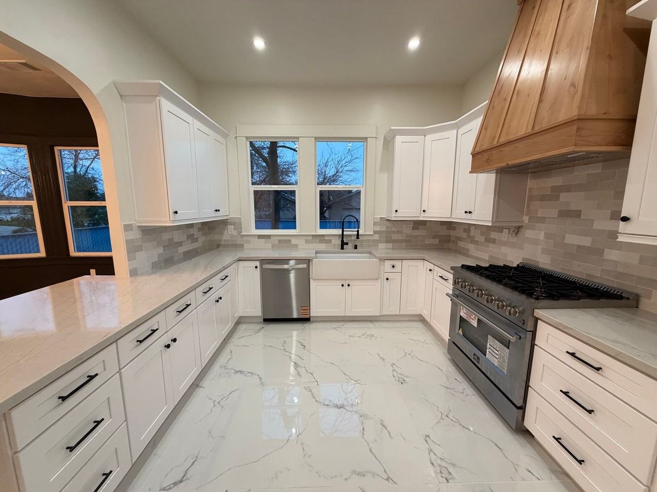 406 Sierra Ave - Photo 3 of 26