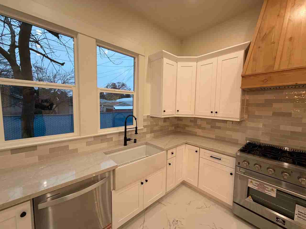 406 Sierra Ave - Photo 4 of 26