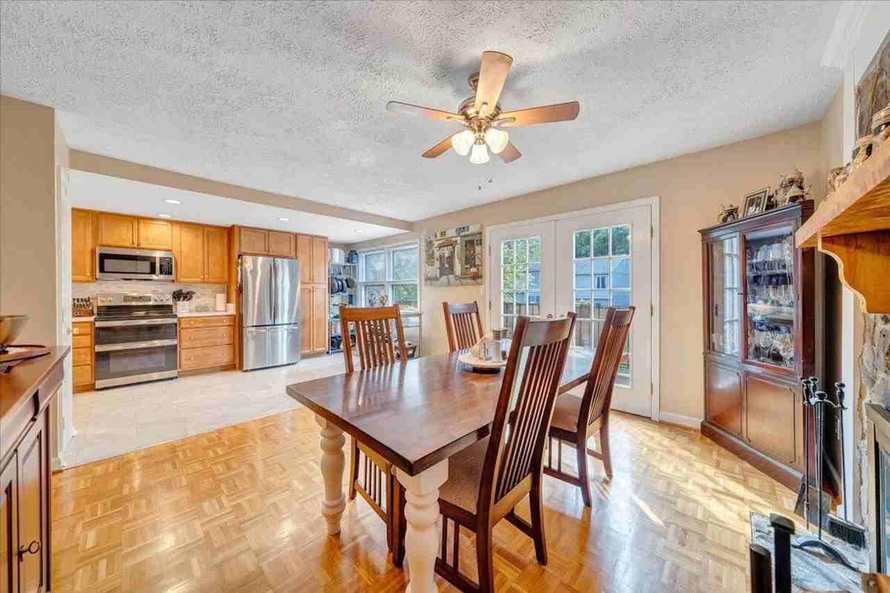 3331 Stonehenge Sq - Photo 7 of 35