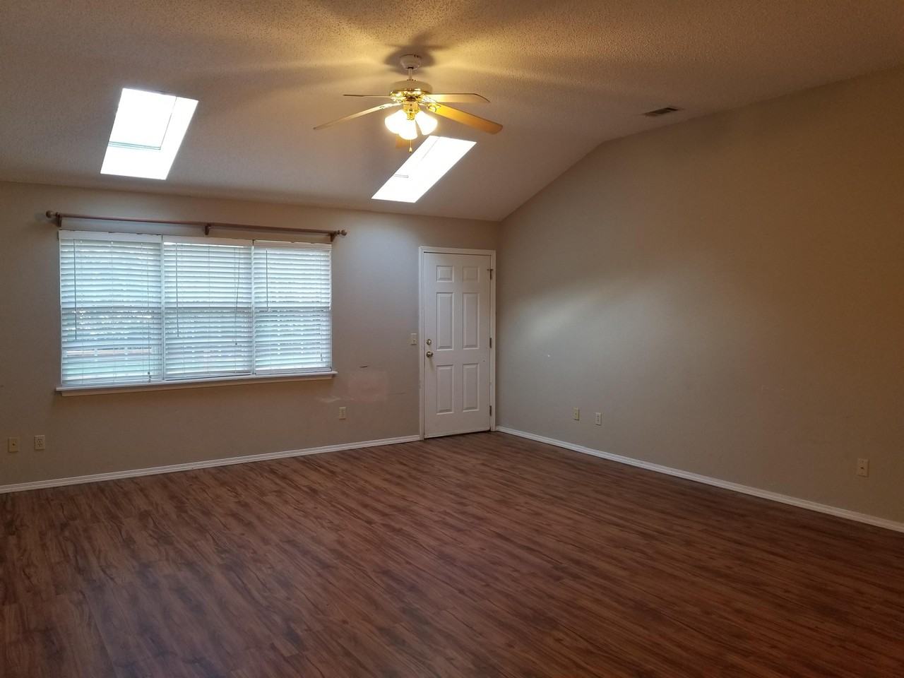 18 Fairbrook Ln #1 - Photo 4 of 22