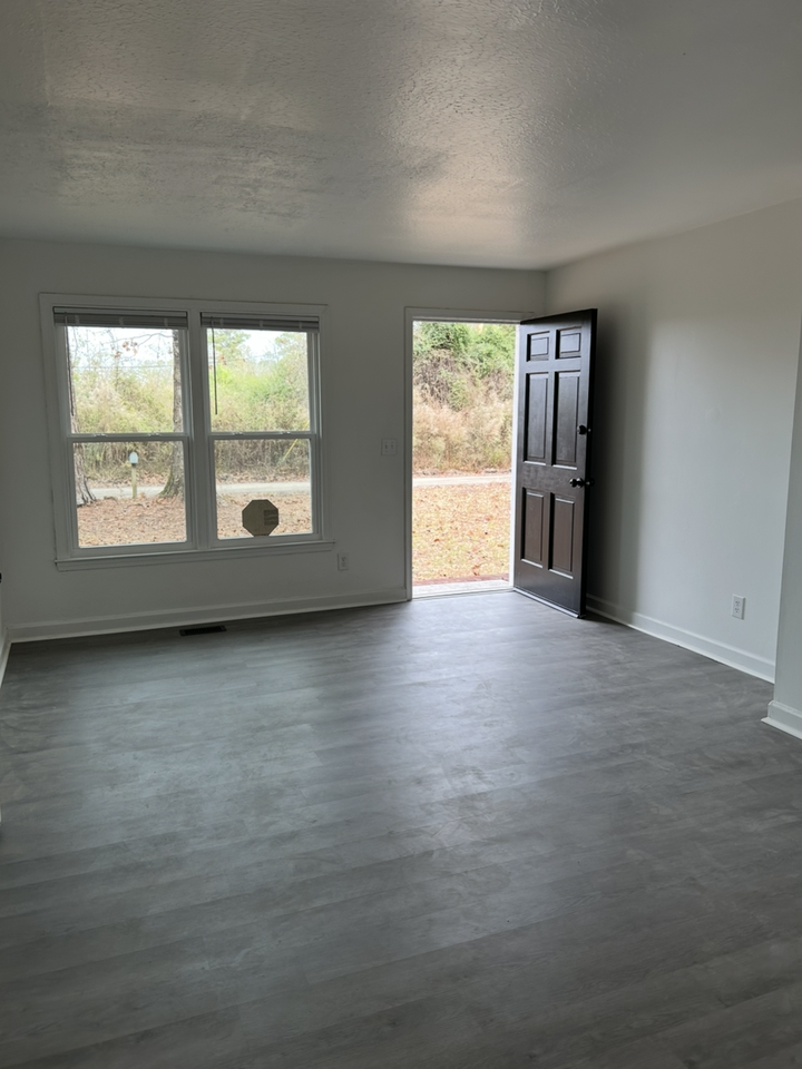 1723 Bloomfield Rd #NA - Photo 2 of 9