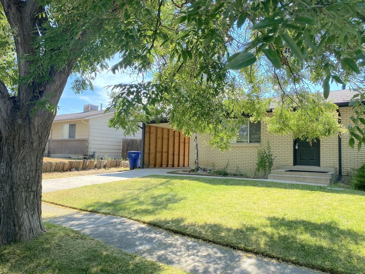 5542 S Rockford St #1 - Photo 2 of 35