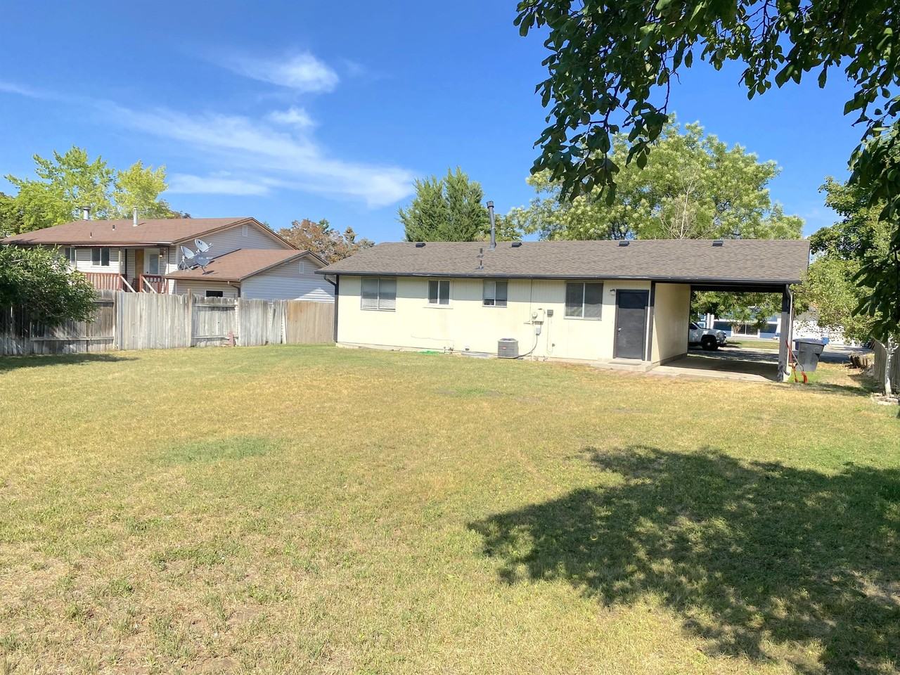 5542 S Rockford St #1 - Photo 3 of 35