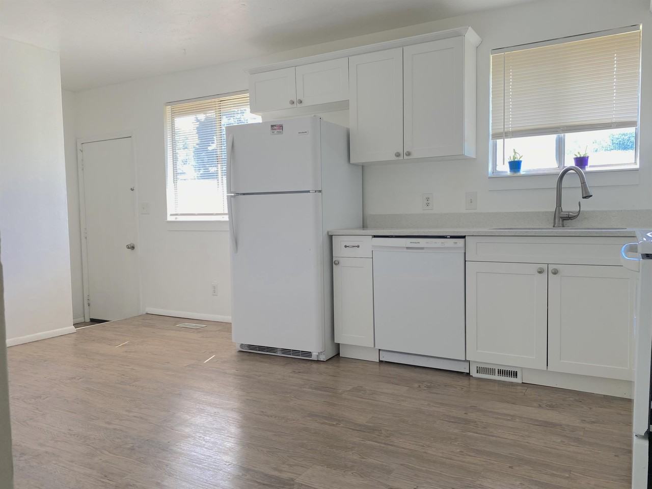 5542 S Rockford St #1 - Photo 5 of 35