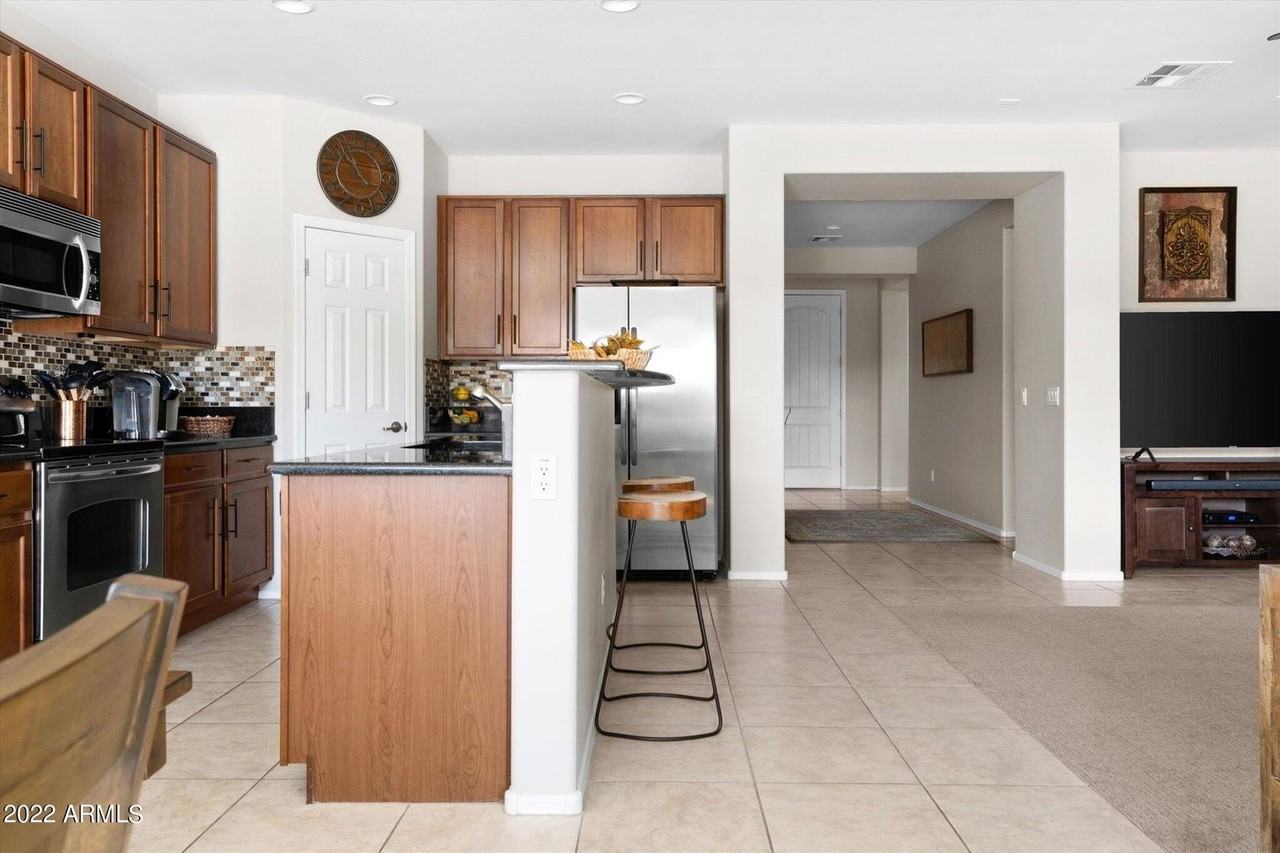 5533 W Cavedale Dr #NA - Photo 5 of 39